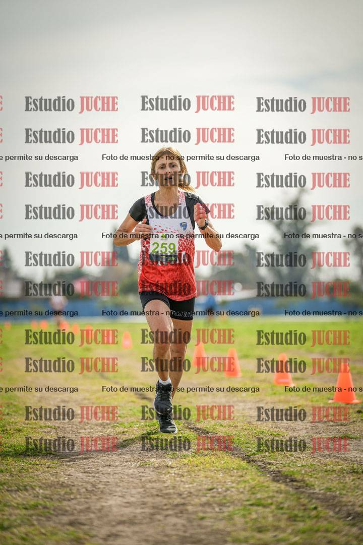 Fotos de la llegada del cross de 4000 m - mujeres