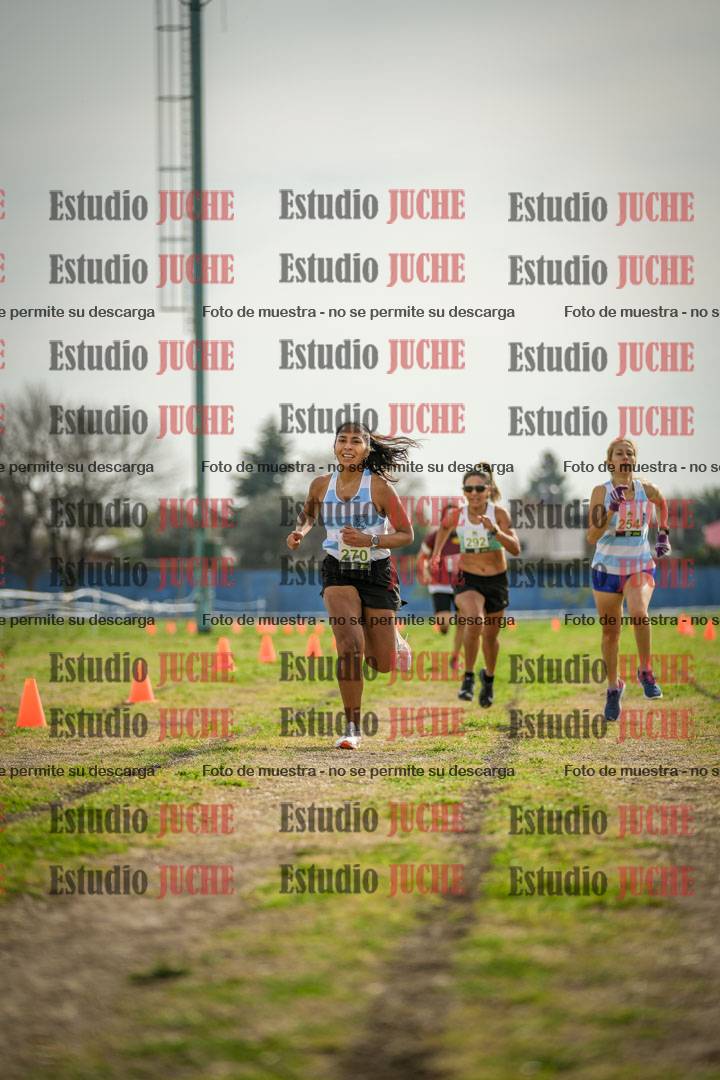 Fotos de la llegada del cross de 4000 m - mujeres