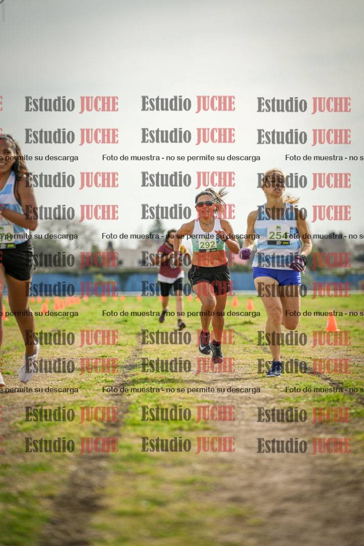 Fotos de la llegada del cross de 4000 m - mujeres