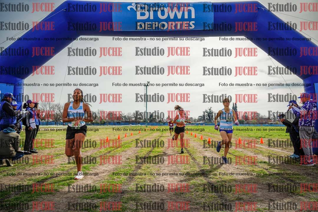 Fotos de la llegada del cross de 4000 m - mujeres