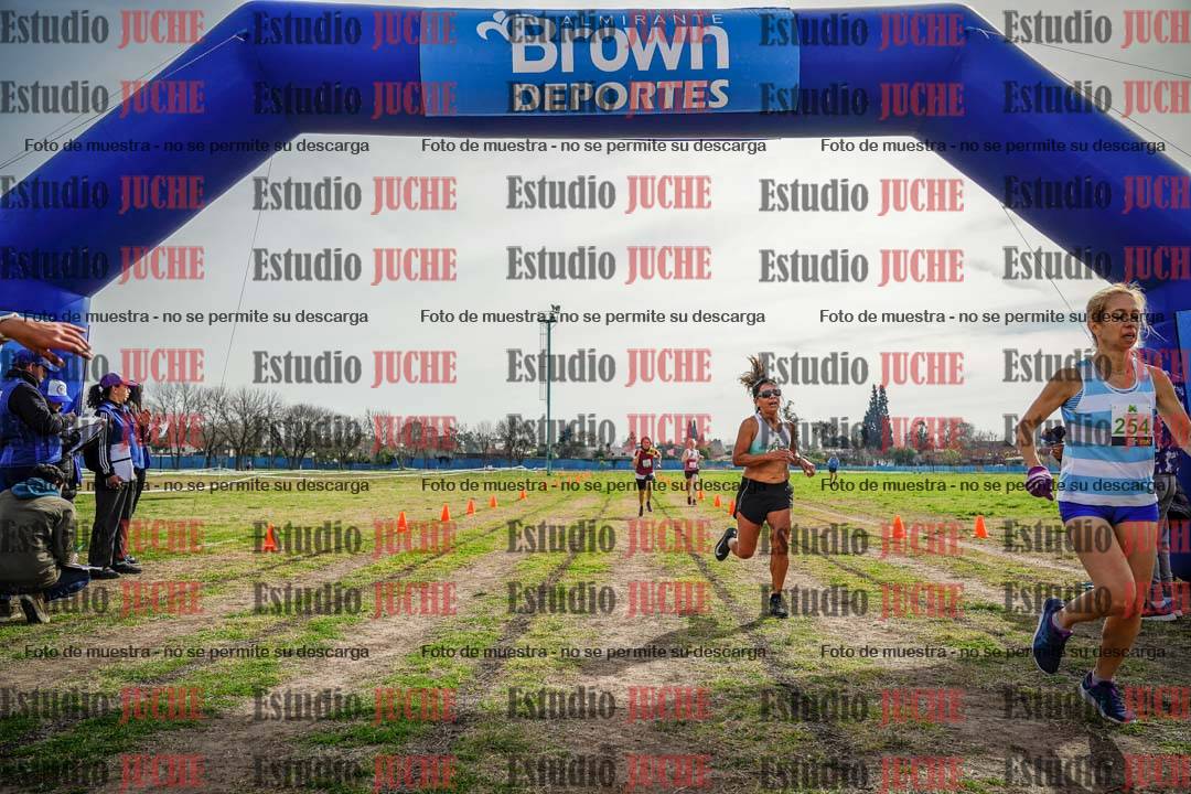 Fotos de la llegada del cross de 4000 m - mujeres