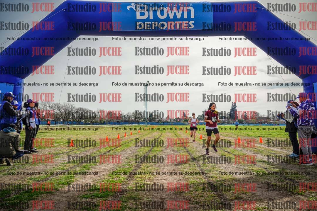Fotos de la llegada del cross de 4000 m - mujeres