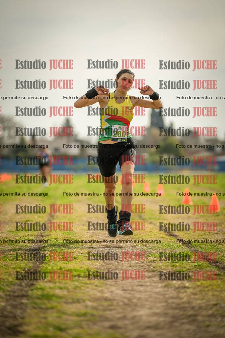 Fotos de la llegada del cross de 4000 m - mujeres