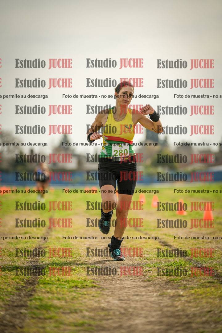 Fotos de la llegada del cross de 4000 m - mujeres