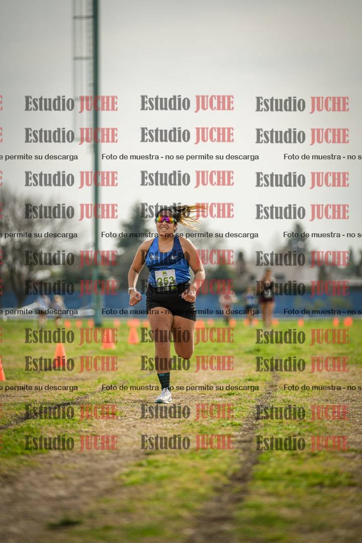 Fotos de la llegada del cross de 4000 m - mujeres