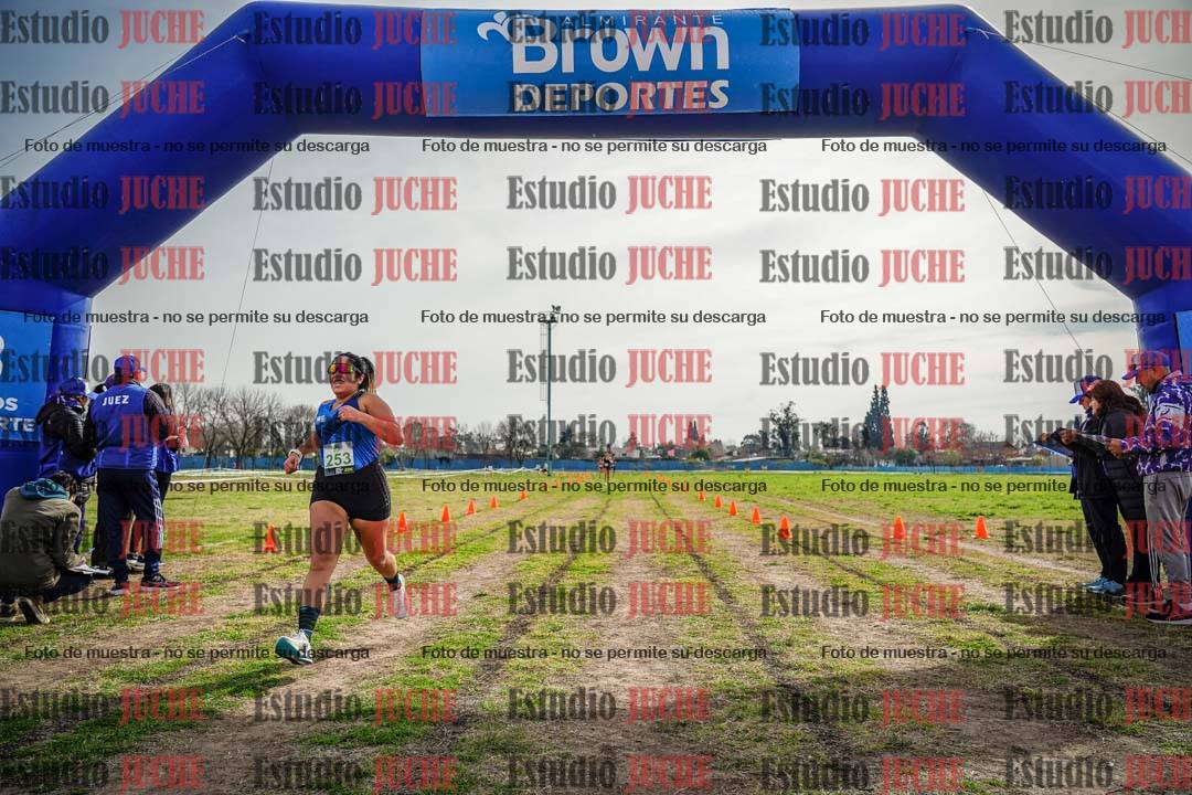 Fotos de la llegada del cross de 4000 m - mujeres