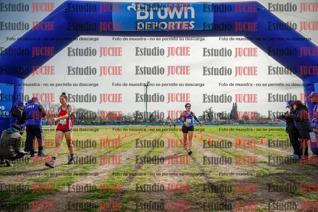 Fotos de la llegada del cross de 4000 m - mujeres