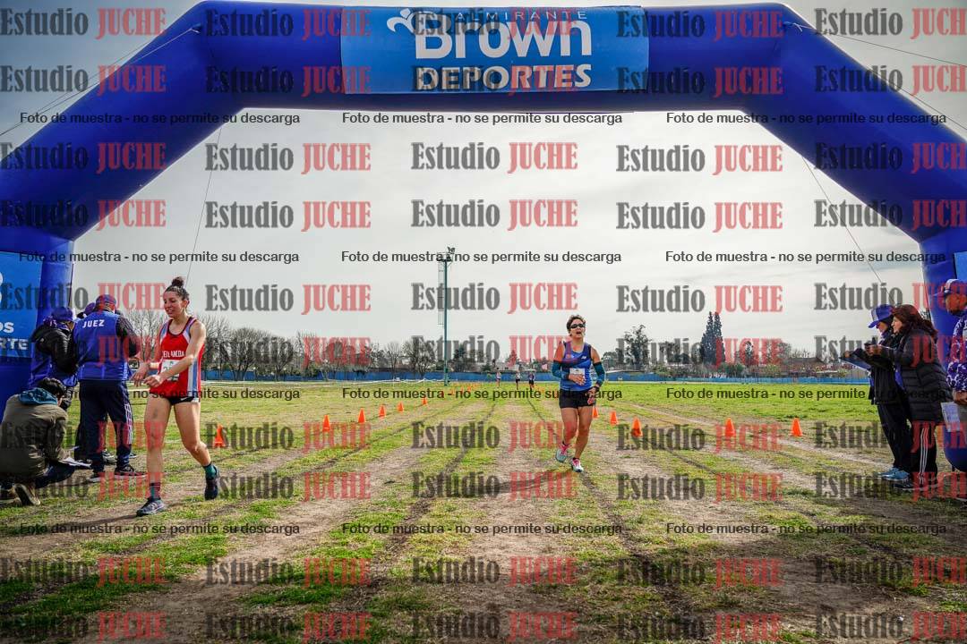Fotos de la llegada del cross de 4000 m - mujeres