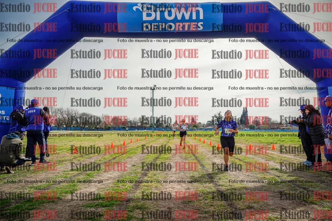 Fotos de la llegada del cross de 4000 m - mujeres
