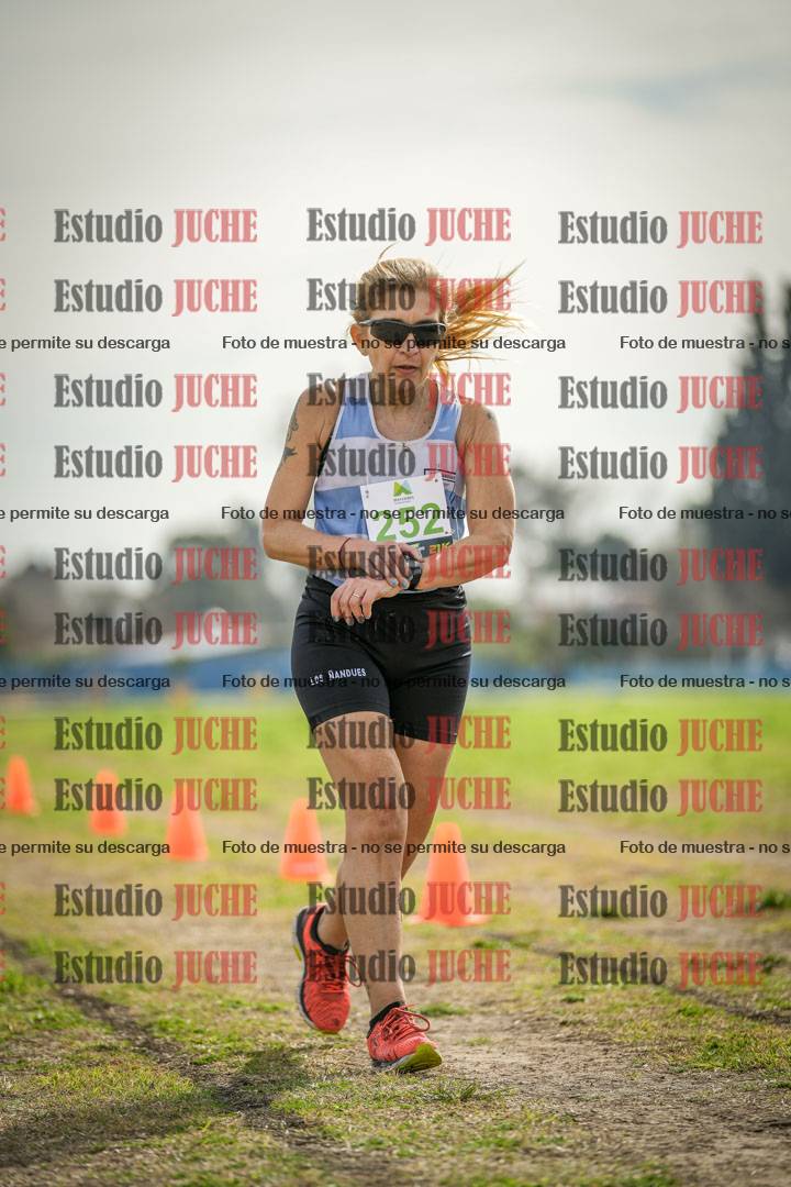 Fotos de la llegada del cross de 4000 m - mujeres