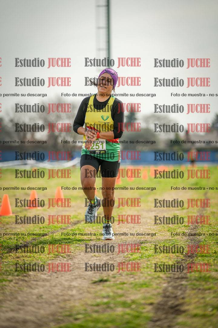 Fotos de la llegada del cross de 4000 m - mujeres