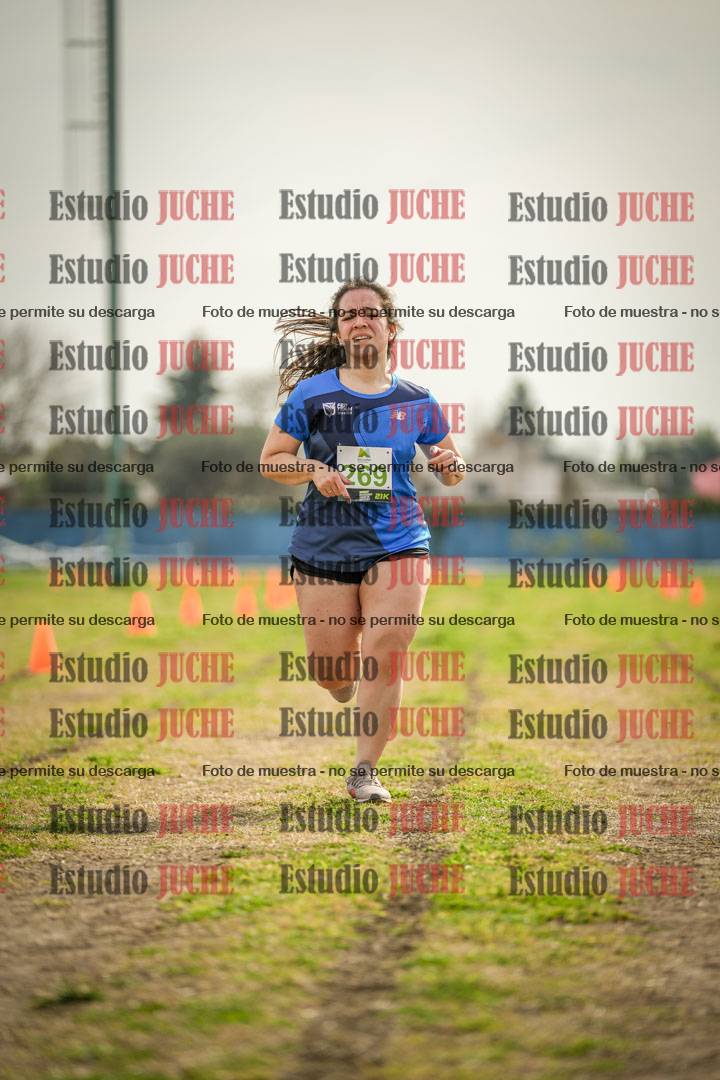 Fotos de la llegada del cross de 4000 m - mujeres