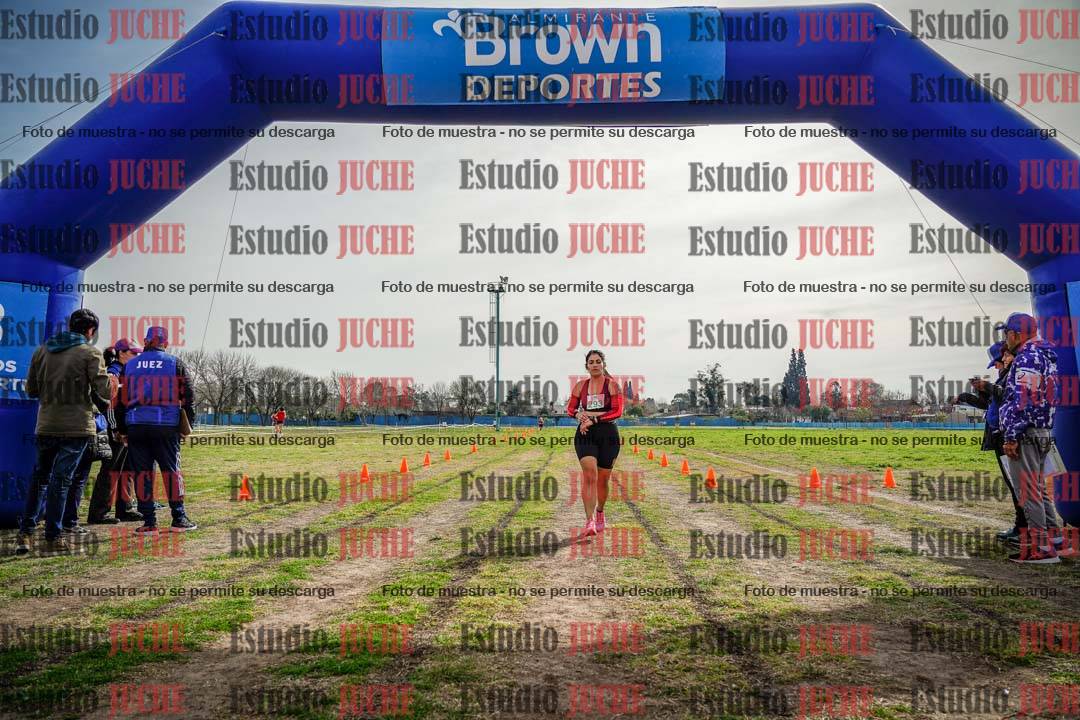 Fotos de la llegada del cross de 4000 m - mujeres