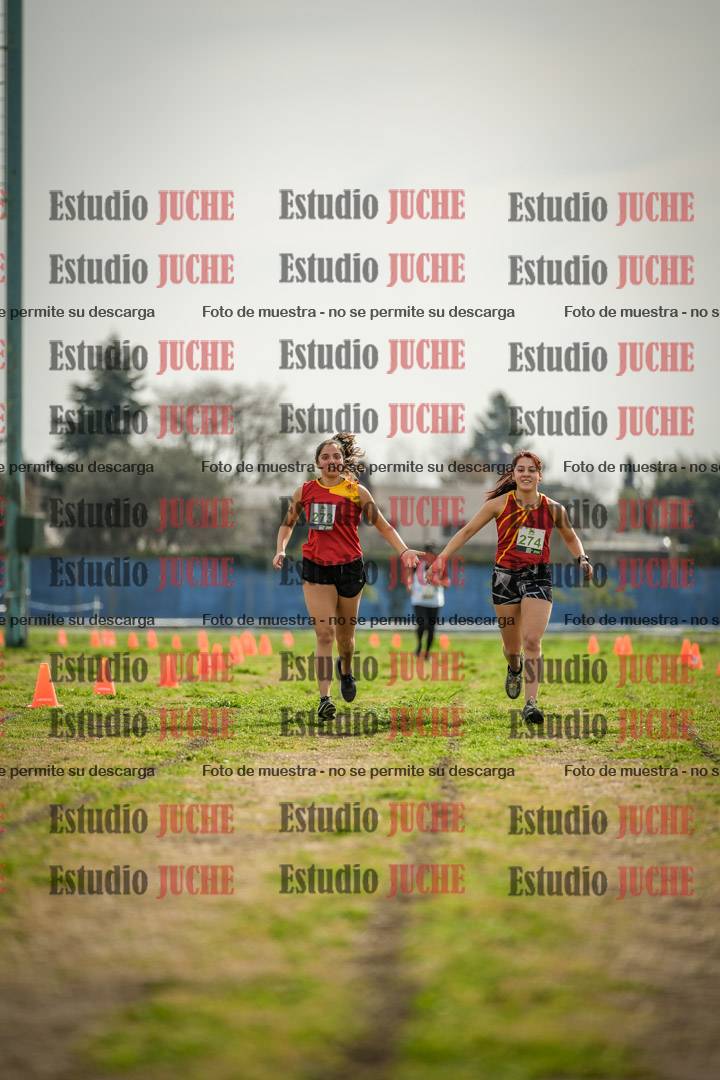 Fotos de la llegada del cross de 4000 m - mujeres