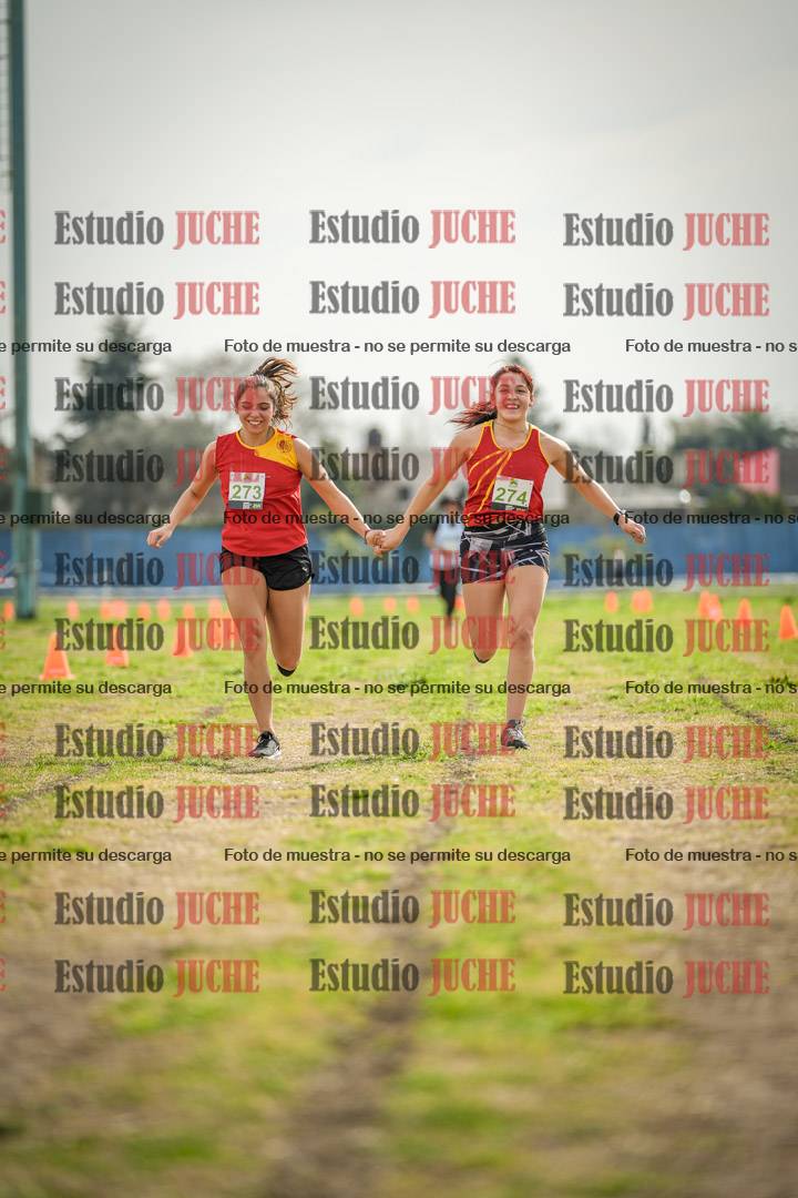 Fotos de la llegada del cross de 4000 m - mujeres