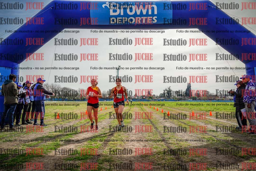 Fotos de la llegada del cross de 4000 m - mujeres