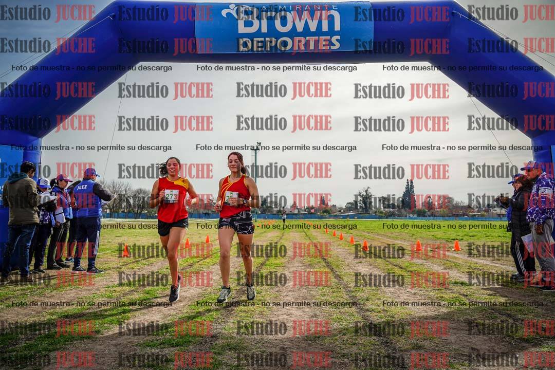 Fotos de la llegada del cross de 4000 m - mujeres