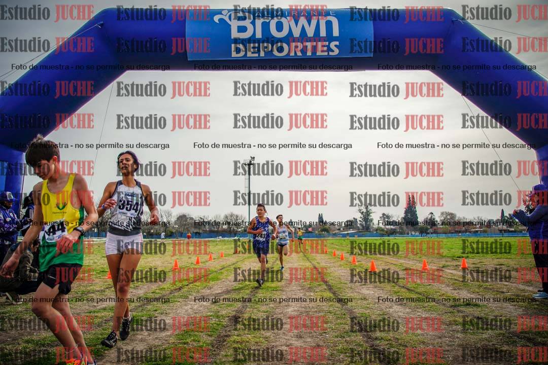 Fotos de la llegada del cross de 2000 m