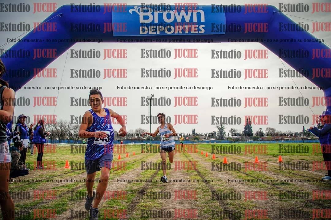 Fotos de la llegada del cross de 2000 m