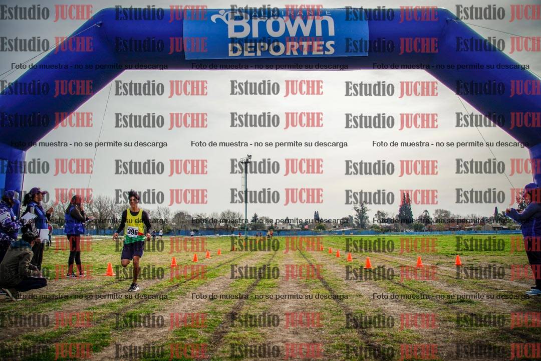 Fotos de la llegada del cross de 2000 m