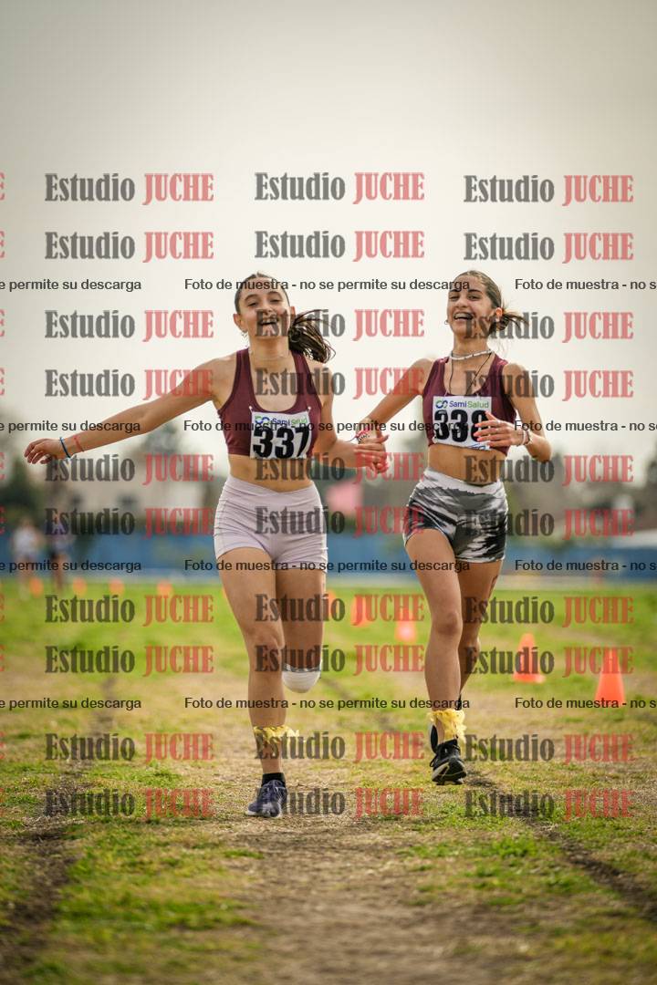 Fotos de la llegada del cross de 2000 m