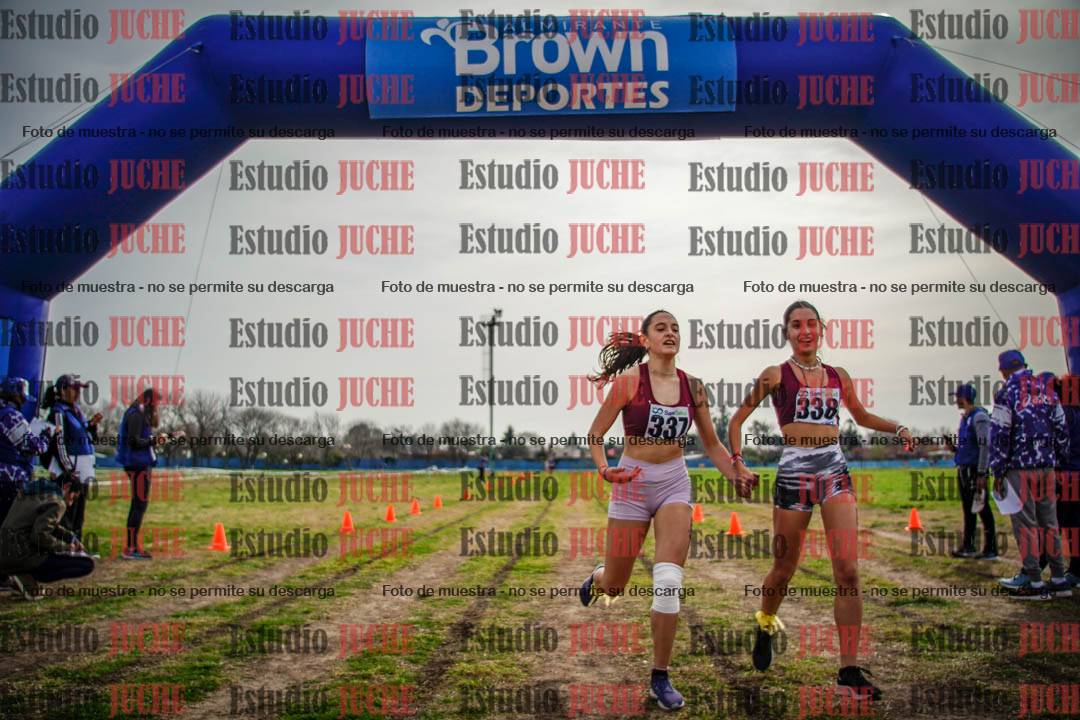 Fotos de la llegada del cross de 2000 m