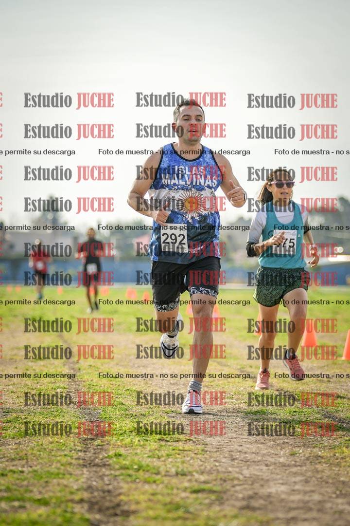 Fotos de la llegada del cross de 6000mts - Running Teams