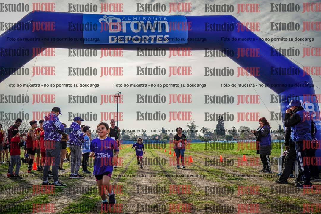 Fotos de la llegada del cross de 6000mts - Running Teams