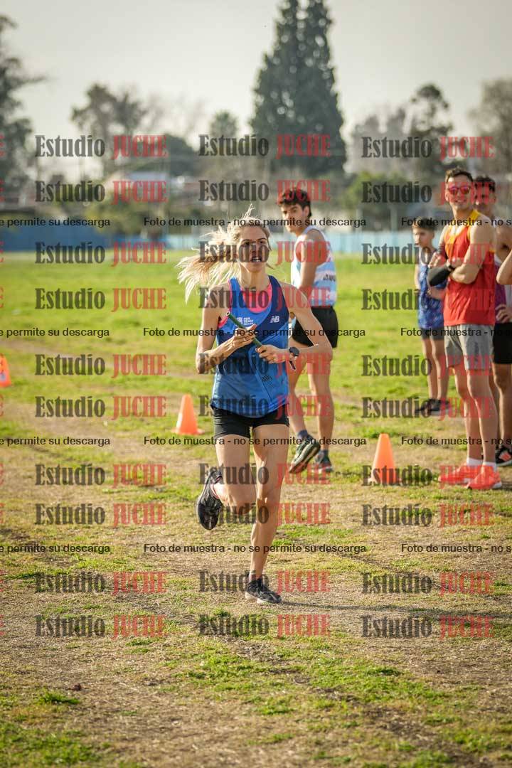 Fotos en el segundo relevo (2000 m de carrera)