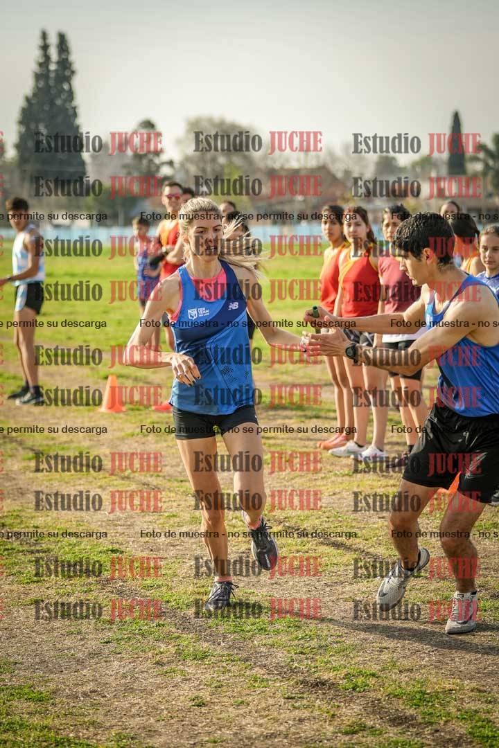 Fotos en el segundo relevo (2000 m de carrera)