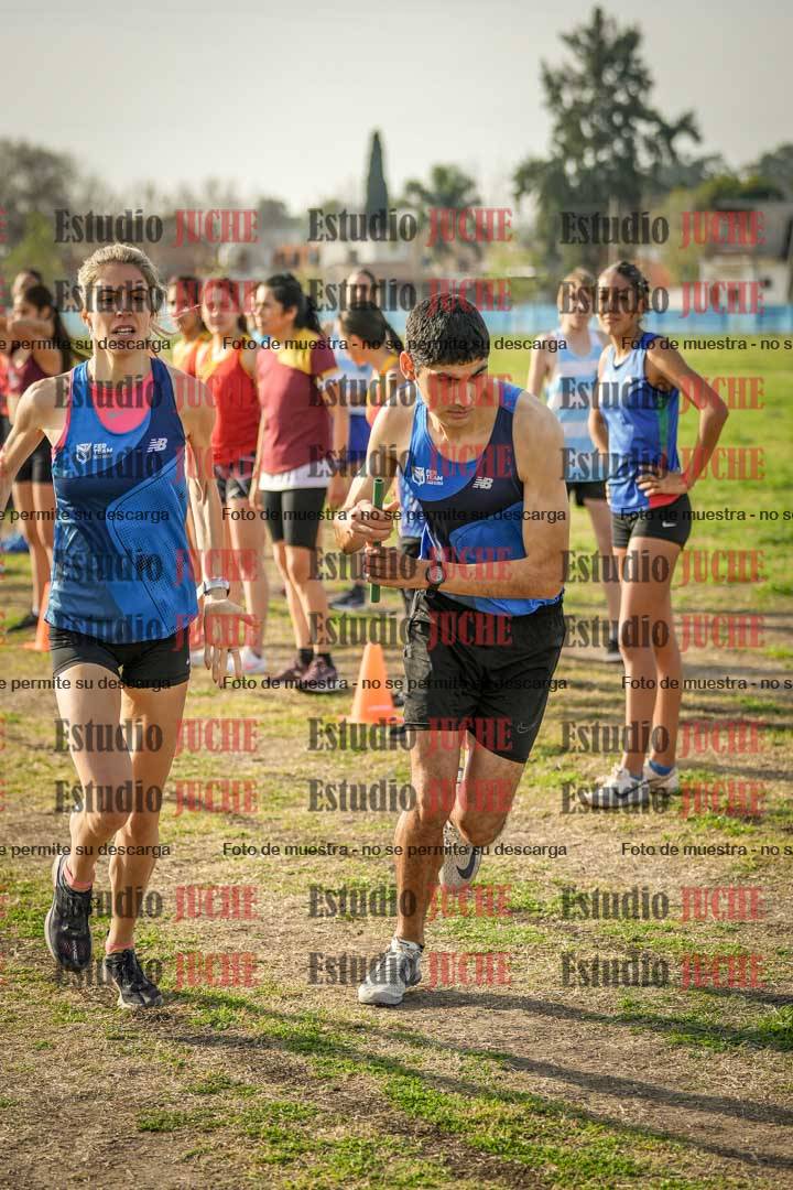 Fotos en el segundo relevo (2000 m de carrera)