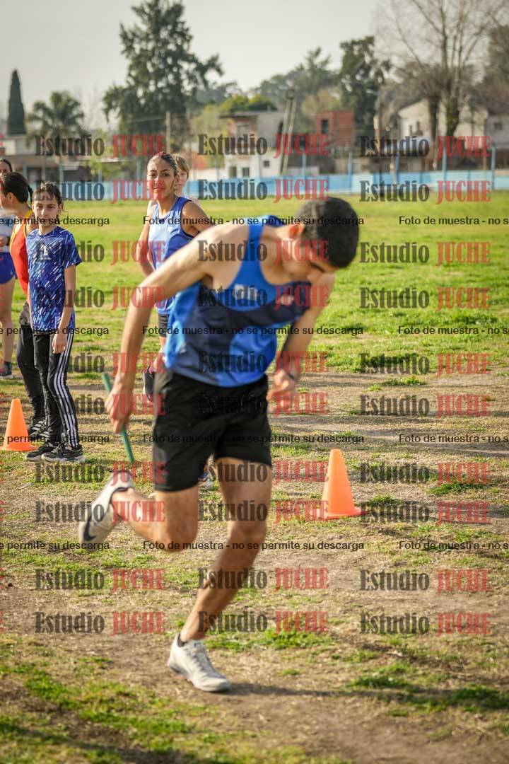 Fotos en el segundo relevo (2000 m de carrera)