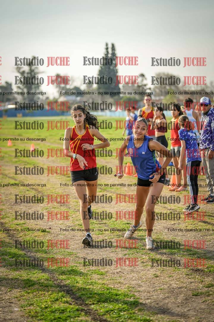 Fotos en el segundo relevo (2000 m de carrera)