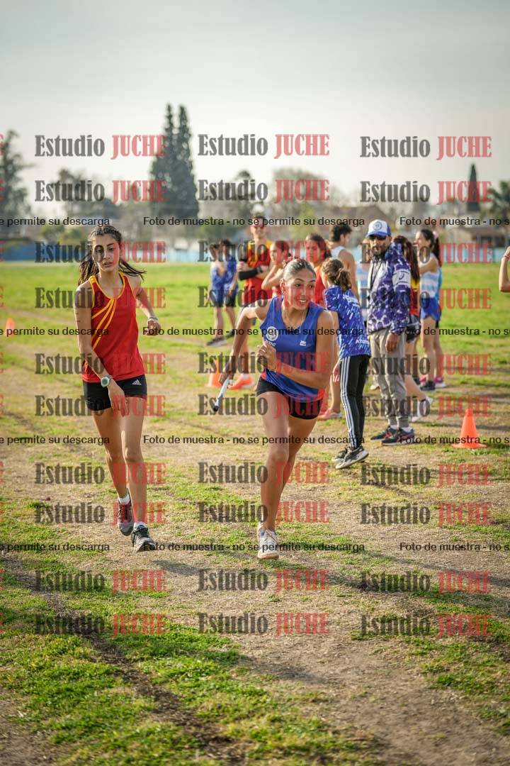 Fotos en el segundo relevo (2000 m de carrera)