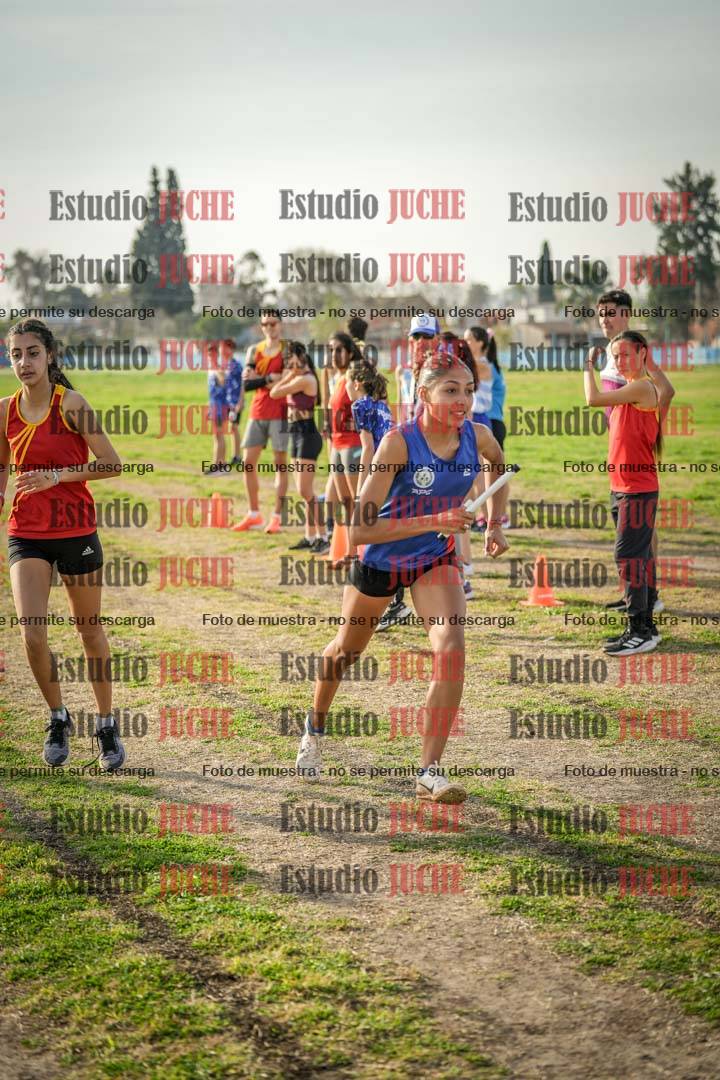Fotos en el segundo relevo (2000 m de carrera)