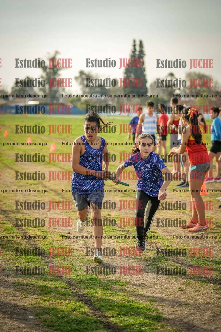 Fotos en el segundo relevo (2000 m de carrera)