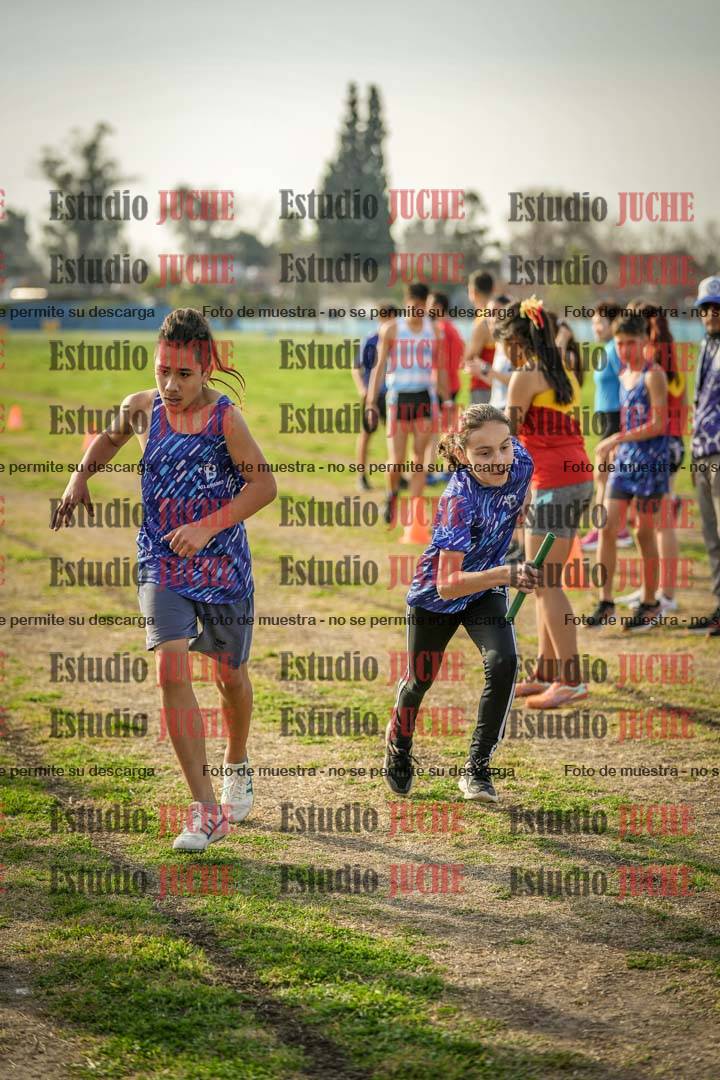 Fotos en el segundo relevo (2000 m de carrera)