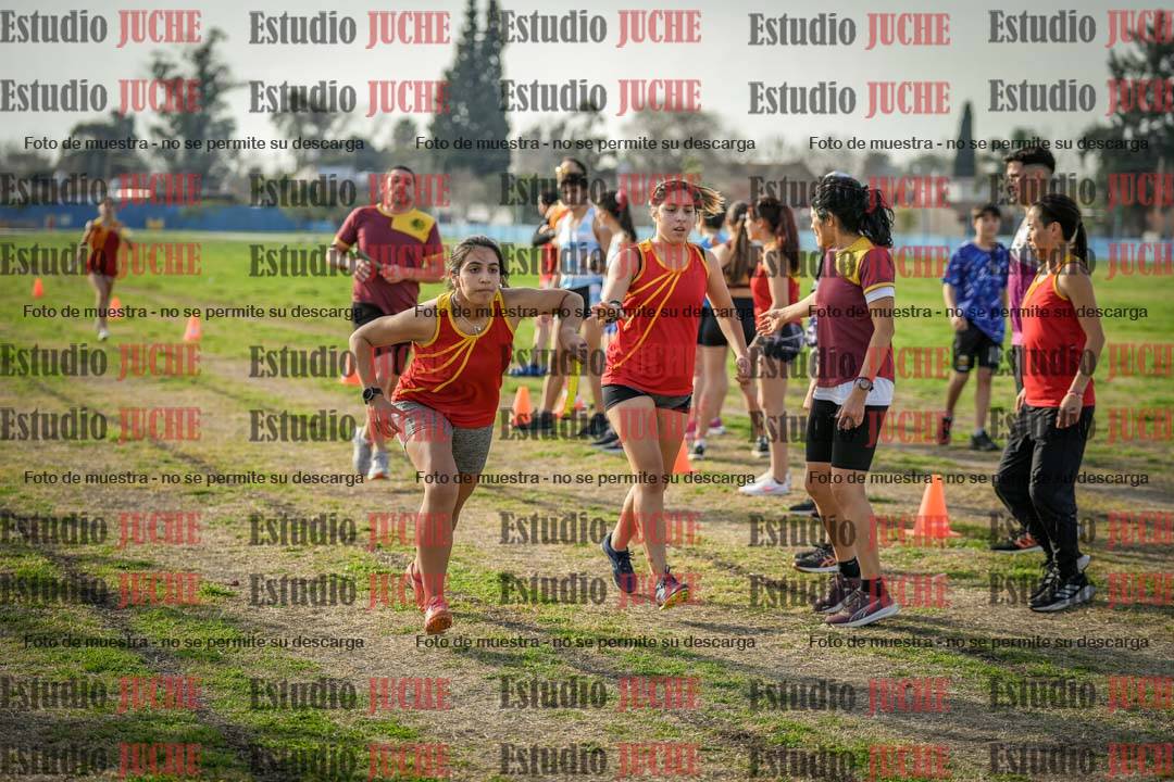 Fotos en el segundo relevo (2000 m de carrera)