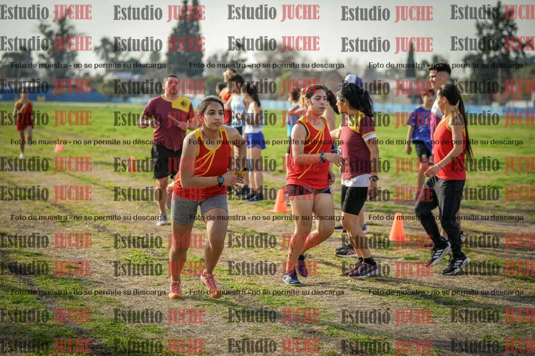Fotos en el segundo relevo (2000 m de carrera)
