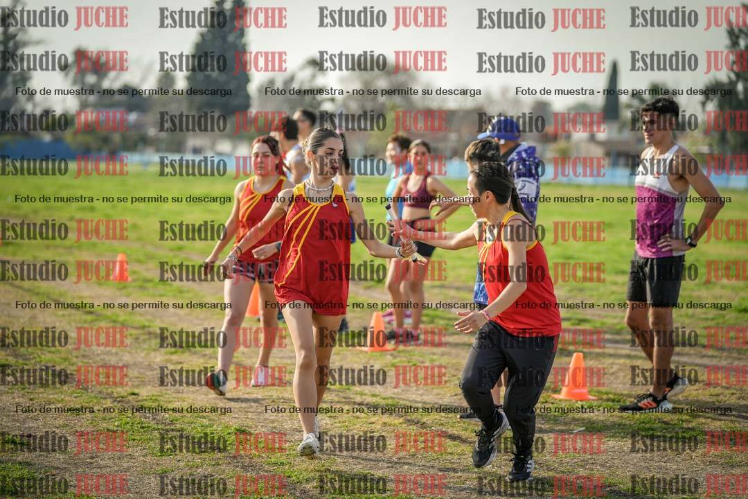 Fotos en el segundo relevo (2000 m de carrera)
