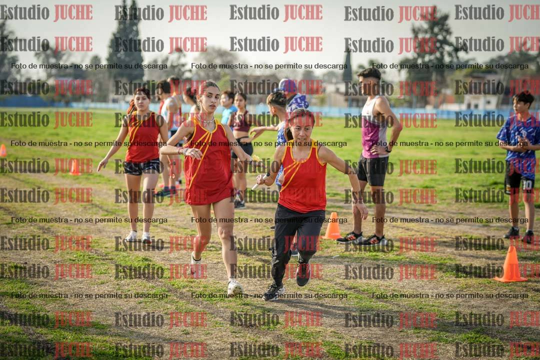 Fotos en el segundo relevo (2000 m de carrera)