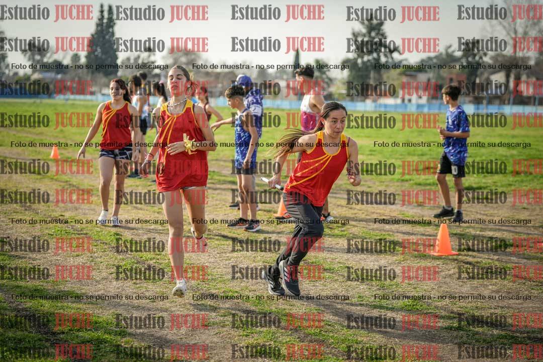 Fotos en el segundo relevo (2000 m de carrera)