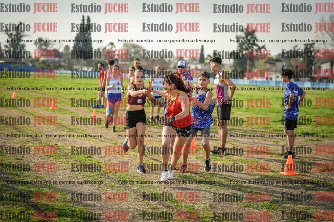 Fotos en el segundo relevo (2000 m de carrera)