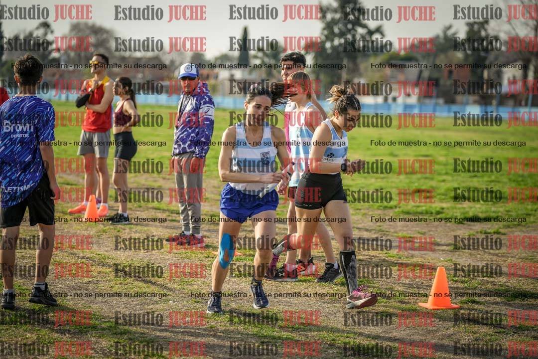 Fotos en el segundo relevo (2000 m de carrera)