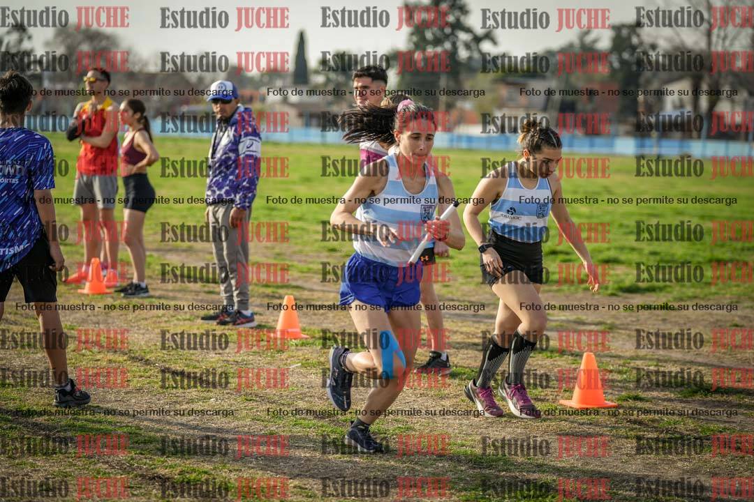 Fotos en el segundo relevo (2000 m de carrera)