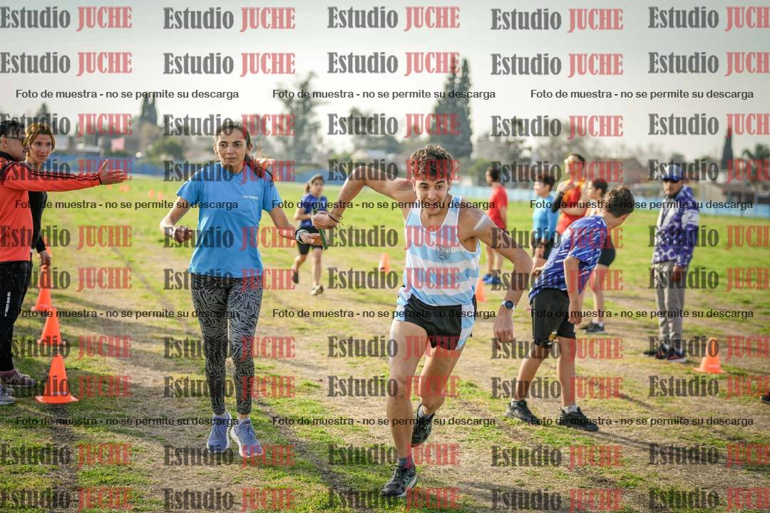 Fotos en el segundo relevo (2000 m de carrera)