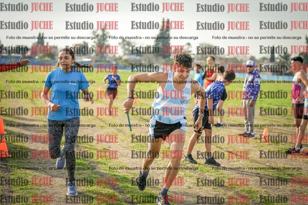 Fotos en el segundo relevo (2000 m de carrera)