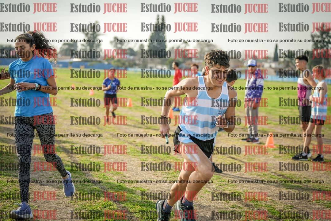 Fotos en el segundo relevo (2000 m de carrera)