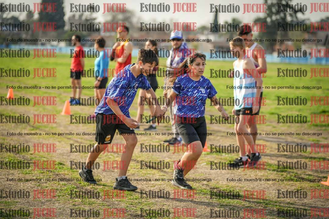 Fotos en el segundo relevo (2000 m de carrera)
