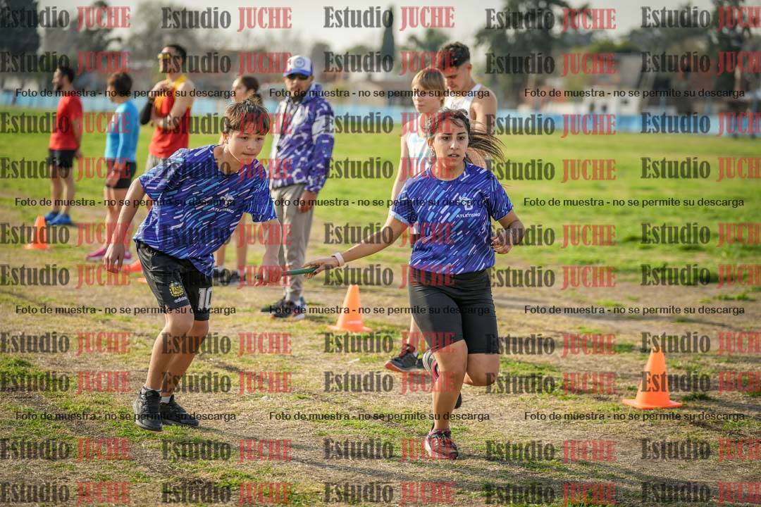Fotos en el segundo relevo (2000 m de carrera)
